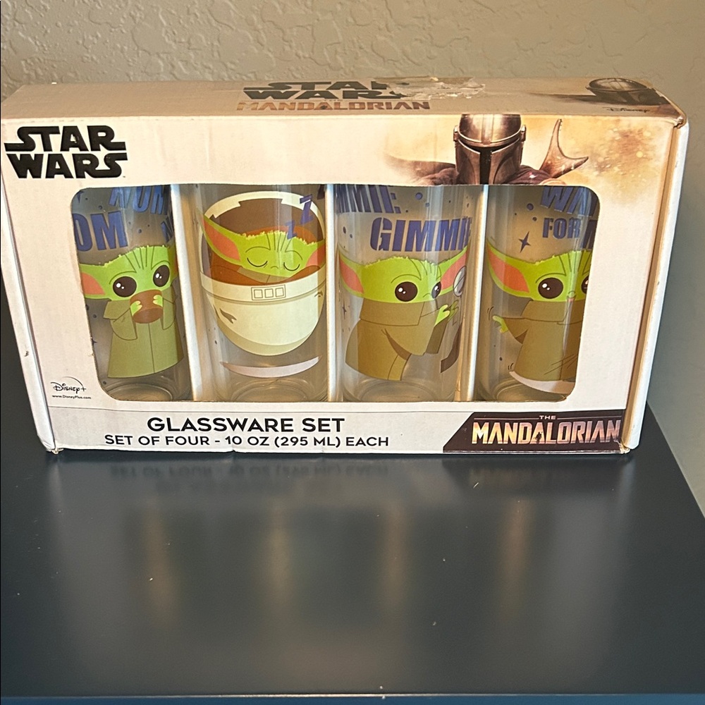 Star Wars Mandalorian Baby Yoda Glass Set - Green and Brown